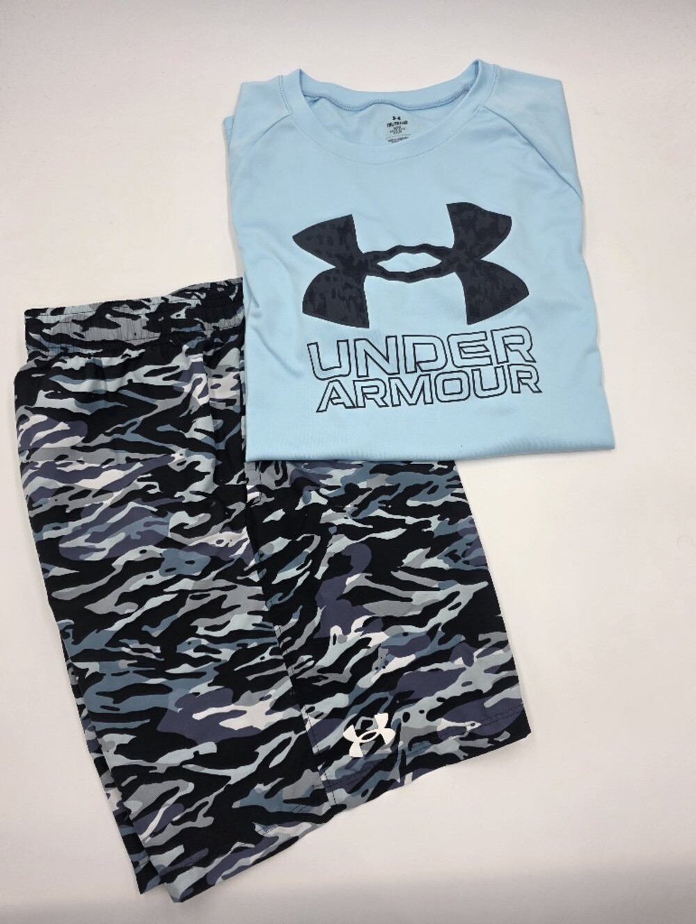 Under Armour boys' performance tee and camo shorts size XL